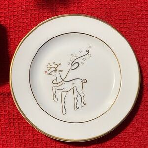Elegant Gold-Trimmed Reindeer Plate